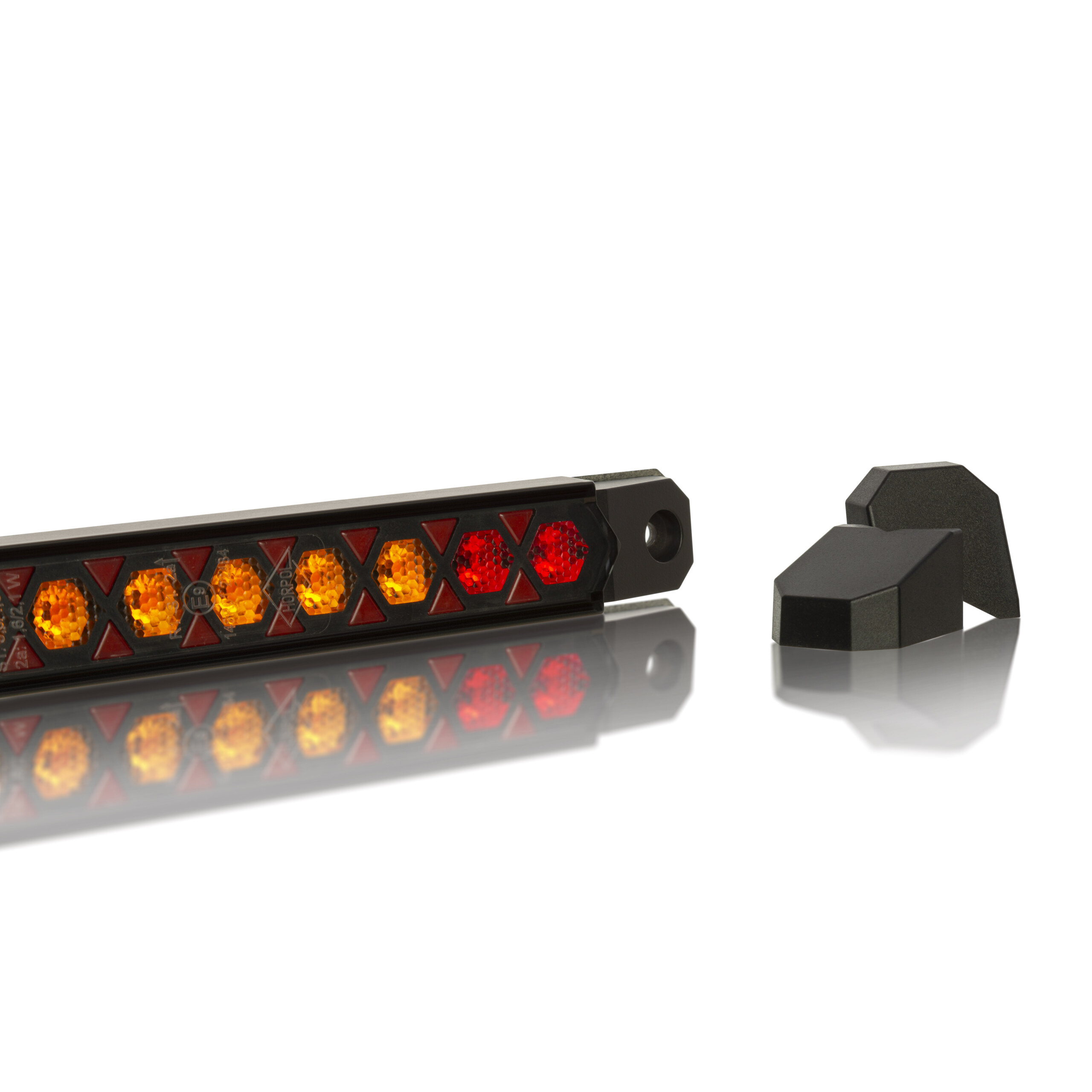 Feu combiné arrière avec indicateur de direction dynamique LIZARD LZD 3141