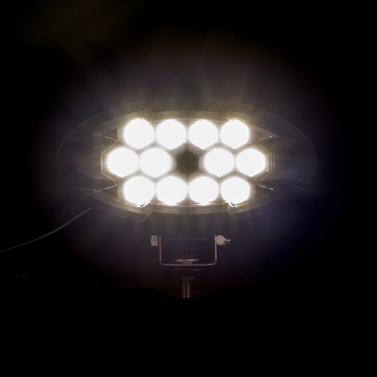 Lampe de travail LRD 3161 RAPTOR - une lumière fiable dans toutes les conditions.